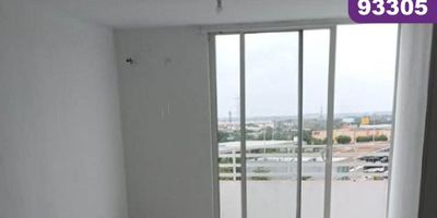 Apartamento en venta en soledad, en un edificio con vigilancia privada las 24 Horas y zonas sociales de entretenimiento, piscina, canchas deportivas, zona infantil, el edificio cuenta con 10 pisos, el apartamento se encuentra en el piso 10, con un área aproximada de 57mt2, distribuidos en 3 habitaciones, 2 baños, la habitación principal cuenta con baño interno, sala-comedor, cocina semi integral y zona de labores, buena distribución en sus áreas con buenos y modernos acabados, es fresco y acogedor, su entorno es tranquilo, residencial con cómodas vías de acceso y facilidad al transporte publico cercano, sobre el sector puede encontrar, supermercados, restaurantes, centro comercial y muy cerca de la terminal de transporte.