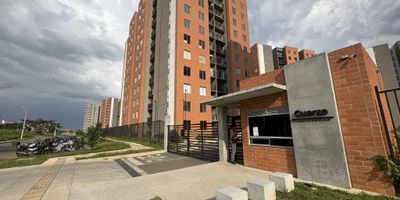 Gespron alquila apartamento de SETENTA metros cuadrados, en el sur de Cali  barrio  valle del Lili - Ciudad Melendez  Conjunto Residencial Cuarzo,  DECIMO piso con ascensor , parqueadero comunitario, para estrenar, el apartamento cuenta con TRES habitaciones, DOS de ellas con closet y la principal con baño privado y vestier, cocina integral con muebles en madera superior e inferior, baños social completo con divisiones en vidrio consta, sala comedor amplia e iluminada con luces led en el techo, con balcón vista exterior,  zona de oficios con calentador , cerca de centros comerciales como jardín plaza, supermercados, bombas de gasolina, paraderos de autobuses, estaciones, tiendas, que esperas llámanos ya