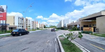 Código interno 13871. Apartamento en arriendo,  ubicado en zona de desarrollo de la Ciudad, sobre la Avenidad Picaleña en el sector encontramos: Metropolitana, Casa de la moneda, Restaurantes, Panaderías, transitan las siguientes rutas: 19, 6, cómodas vías de acceso. El inmueble se encuentra distribuido así: Sala comedor, dos habitaciones, cocina integral, baño, zona de ropas. El conjunto cuenta con zonas comunes: Piscina, parque infantil, salón social, parque biosaludable, zona BBQ, vigilancia las 24 horas, parqueadero comunal. El valor de la administración $110.000