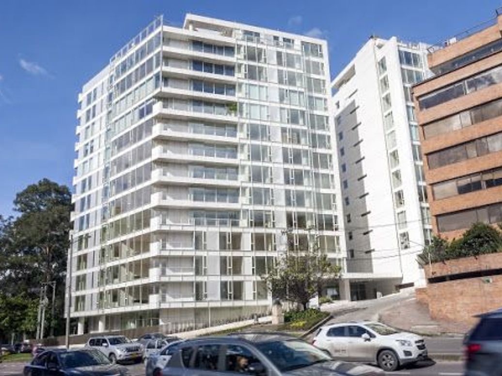 Apartamento de 3 alcobas en venta en Chico Oriental, Bogotá, 395 m² · foto 19 de 20