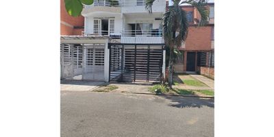 ? SE ARRIENDA APARTAMENTO – Barrio Calicanto, Valle del Lili (Cali)

? Ubicado en tercer piso, en una zona tranquila y con fácil acceso.

✨ Características:


 
 3 alcobas
 
 
 2 baños
 
 
 Cocina integral
 
 
 Zona de oficios
 
 
 Parqueadero 1 moto
 
 
 Gas incluido en el canon
 


Ideal para familias que buscan comodidad y buena ubicación en el sur de Cali.

? Contáctanos para más información o agendar tu visita.

wv
