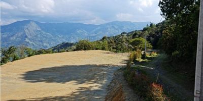 Vendo Lote en Norteamerica Bello. California

Lote de 3100 Mts, 

Explanación 

cuenta con todos los servicios

Nacimiento de Agua canalizado 

$620.000.000 negociables
