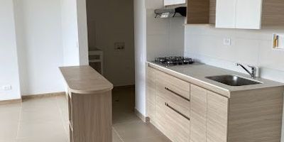 Se arrienda apartamento de dos alcobas la principal con baño y vestier,la segunda habitación con closet, baño social, sala comedor, cocina integral parqueadero y cuarto util, cerca a mall comercial, aeropuerto, y vías principales