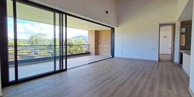 Apartamento en venta y arriendo dentro de unidad cerrada, con excelente distribución, buena iluminación y acceso a zonas comunes como gimnasio y juegos infantiles. ideal para quienes buscan seguridad, tranquilidad y comodidad. excelente oportunidad para invertir, portería y vigilancia 24/7. Código Abad Faciolince APA9021 Asesora Alejandra Gutiérrez 3174292454