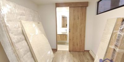 Apartamento piso 29 de 53m2, 2 alcobas, 2 closet, sala comedor, cocina integral, red de gas , calentador a gas, 2 baños cabinados, balcon , zona de ropas e instalacion de lavadora, PARQUEADERO PARA MOTO.