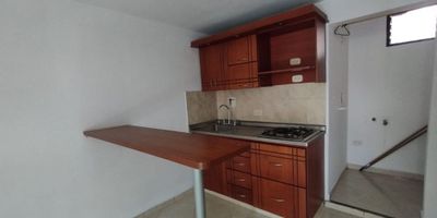 Descubre este acogedor apartamento ubicado en el sector Santa Mónica, a una cuadra de AV San Juan, zona Rosa de Santa Mónica, cuenta con de 2 habitaciones, 2 baños, sala comedor, zona de ropas, piso en cerámica, balcón, con una distribución perfecta para tu comodidad. Con 65 metros cuadrados, ¡No pierdas la oportunidad de hacerlo tuyo! Contáctanos para más información: JAIRO OCHOA PROPIEDAD RAIZ  6044486003 - 3158589793 - 3152044529