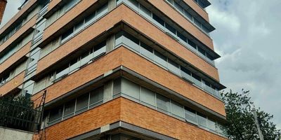 Descubre la oportunidad de arrendar un consultorio en una ubicación privilegiada. Con 3 espacios ideales para consultas médicas o profesionales, 1 baño para mayor comodidad y 28.47 metros cuadrados para adaptar a tus necesidades. Todo esto por tan solo $2,352,000. No pierdas la oportunidad de establecer tu negocio en este espacio único. ¡Contáctanos ya para más información!
Contacto y cita previa : Robert Esparza 322 210 19 18..........  Jacqueline  Martín 311 898 21 71 .............. Camilo Duran 3138866878..... .. 1. Contáctenos también por WhatsApp,.......................... 2... Cita previa,......................... 3. WWW.INMOBILIARIACARLOSDURAN.CO,............. 4. Aseguramos con libertador , Sura, fianza inmobiliria Bogota, ...... 5. Formulario de la aseguradora,........................ 7. Instagram: inmobiliaria_carlosduran