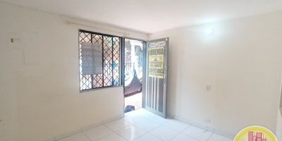 Codigo: 5849. 1° Piso en edificacion de 2 pisos. Acceso al inmueble: Directo a la via. Alcobas con puertas y cocina con cubierta. Precio negociable. No se aceptan créditos.