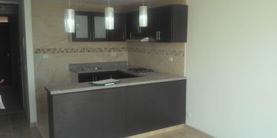 Rento Apto en Madrid conjunto aranjuez, salacomedor, tres alcobas, closet, estudio, 2 baños, cocinal integral con gas, zlv, parqueadero propio, Carrera 1 este #24-77, hacienda madrid 
