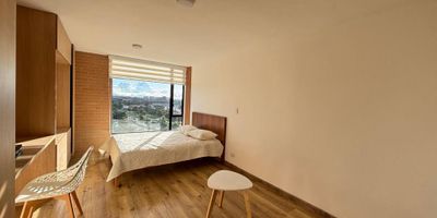 Cod.3191.Lindo apartaestudio para estrenar, tipo loft, amoblado de 29 mts, piso 11 con 2 ascensores, vista exterior, muy iluminado, baño, amplio closet, escritorio, cocina integral con estufa eléctrica, zona de lavandería independiente. Conjunto con vigilancia 24 horas, parqueaderos de visitantes, zona de lavandería comunal, gimnasio, terraza, zona bbq, coworking, parqueaderos comunales. Sector residencial, cerca de zonas verdes, Dorado Plaza, C.C. Nuestro Bogotá y Hayuelos, Portal El Dorado, Aeropuerto. Vías de acceso, Av. Ciudad de Cali, Av. La Esperanza, Av. Calle 26, facilidad de acceso a transporte público. 
Uniproyectos, donde cada puerta es una bienvenida, te esperamos.