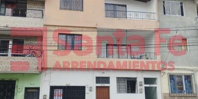 LA PROPIEDA CUETA CON UN NIEVEL, PISO EN CERAMICA,
LAVA TRAPERO.
INMUEBLE SUJETO A VERIFICACIÓN DE DISPONIBILIDAD.