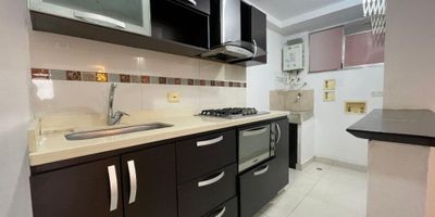 Descubre este APARTAMENTO para arriendo, ubicado en el POBLADO Ciudad del Rio, cuenta con  3 habitaciones, sala comedor, cocina integral, zona de ropas, balcón, 2 baños,  este espacio de 75 metros cuadrados ofrece un ambiente acogedor y funcional para tu familia. Disfruta de la luminosidad y amplitud de sus espacios.  Además, cuenta con 1 parqueadero para tu conveniencia. Unidad con piscina, salon social, juegos infantiles, gimnasio, porteria 24 horas, Contáctanos para más información: JAIRO OCHOA PROPIEDAD RAÍZ -  6044486003 - 3154206842 - 3152044529
