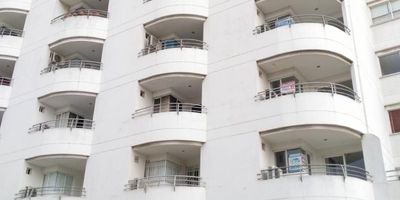 APTO-ESTUDIO PARA ARRIENDO EN ALTO PRADO 
53M2, 1 alcoba, 1 baño, 1 closet, balcón, sala-comedor, cocina integral, área labores. ascensor, garaje cubierto, $950.000 incluida adm. 
Ubicado en estratégica zona con acceso a transporte, zonas comerciales y bancarias.