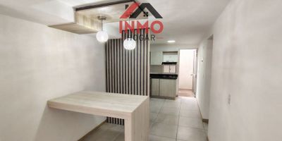 Casa en Venta – Dosquebradas, Risaralda

Esta hermosa casa de dos niveles combina comodidad, modernidad y funcionalidad, ideal para disfrutar en familia. Su diseño aprovecha cada espacio, ofreciendo un ambiente acogedor y práctico dentro de un conjunto con excelentes áreas comunes y ubicación estratégica en una zona de alta valorización.

? Primer nivel:


 
 Sala-comedor amplia y luminosa
 
 
 Cocina integral con excelentes acabados
 
 
 1 habitación auxiliar
 
 
 Baño social
 
 
 Patio de ropas cubierto
 


? Segundo nivel:


 
 3 habitaciones con clóset (principal con baño privado y vestier)
 
 
 Baño social completo
 


? Zonas sociales del conjunto (algunas en desarrollo)


 
 Piscinas para adultos y niños
 
 
 Cancha múltiple
 
 
 Zona BBQ y picnic
 
 
 Juegos infantiles
 
 
 Cicloruta
 
 
 Zona para mascotas
 
 
 Plazoleta central
 
 
 Minimarket y locales comerciales
 
 
 Doble portería con vigilancia 24/7
 


? Ubicación estratégica:
Cerca de vías principales, transporte público, supermercados y zonas comerciales.

✨ Una excelente opción para quienes buscan calidad de vida, seguridad y proyección de valorización en Dosquebradas.
✨ DESCUBRE TU NUEVO HOGAR CON INMOHOGAR ✨
