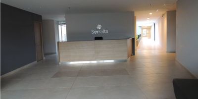 CÓDIGO: 953FR9484

Venga a vivir con la comodidad de un Club House en estrato 3, en loa ciudad de CHIA, buen espacio con área disponible de treinta y seis metros cuadrados, en piso quinto.

El conjunto es en Club House, con pisciona, cancha de squash, cancha de microfutbol, gimnasio, salón de juegos, sañlones comunales, salón para conferencias y reuniones, entre otros.

Venga a conocer y compruebe que si es posible arrendar un apartamento nuevo a un muy buen precio.
