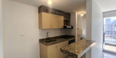 Apartamento sin amoblar en Arriendo (En muy buen estado). Ubicado en Sabaneta, Sector Cañaveralejo, con excelentes rutas de transporte. Unidad cerrada con seguridad 24/7, Zonas húmedas: piscina, turco. Zonas comunes: cancha, Gimnasio, parque infantil, salón social y zonas verdes.