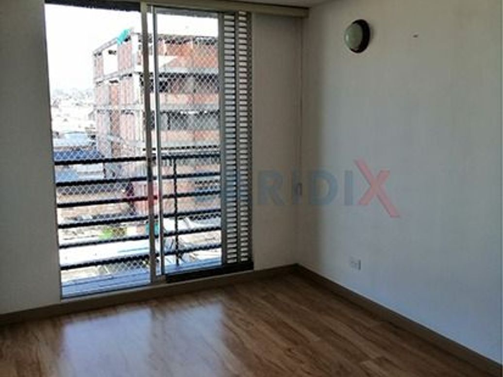 Apartaestudio en venta en Restrepo Occidental, Bogotá, 37 m² · foto 2 de 14