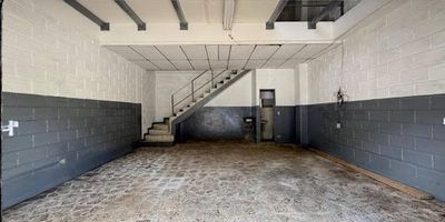 ¡ SE RENTA LOCAL DE 56 MT2, EN EL BARRIO SEVILLA, CERCA  A LA ESTACION HOSPITAL !
El inmueble cuenta con 2 niveles (1er y 2so piso), 1 baño.