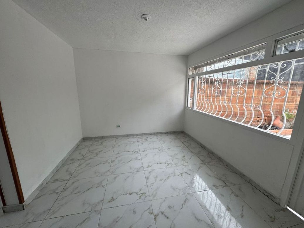 Casa de 6 alcobas en venta en Velodromo, Bogotá, 168 m² · foto 19 de 20