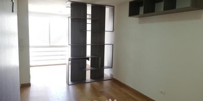 [VEN] ID HOUM: 59634

En Houm te ayudamos de forma fácil y segura. Los beneficios de comprar con nosotros:
    • Te ayudamos a conseguir financiamiento a través de una asesoría personalizada
    • Mediación y seguimiento de todo el proceso
    • Ponemos a tu disposición profesionales en notariado, registro y asesoría jurídica
¡Solo te preocupas de las firmas!

Departamento en venta, ubicado en el barrio Covadonga, con una superficie construida de 25.00 m² y superficie total de 25.00 m². 

Sus principales características son:

    • 1 dormitorio
    • 1 baño
    • Admite mascotas
    • Piso 9
    • Año de construcción: 2018
            
Además, el inmueble cuenta con las siguientes amenidades:

    • Vigilancia 24 hrs
    • Ascensor

Si compras con nosotros, te brindamos asesoría personalizada durante todo el proceso.
Más que una inmobiliaria, somos Houm.
*Aplican T&C