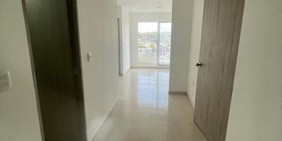 Apartamento disponible para arriendo en Cartagena, Bolívar, en el barrio Daniel Lemaitre. Este inmueble se encuentra en el piso 11 del Edificio Torre 694 R.P.H y ofrece 47 m² de área, con una distribución que incluye 2 habitaciones y 1 baño. Es una opción funcional para vivir en un sector de estrato 4 en Cartagena. El canon mensual es de $1.500.000. Para conocer más sobre este apartamento o programar una visita, puede contactarnos vía WhatsApp, a través de quiero que me contacten o consultar los teléfonos disponibles.