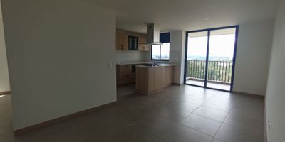 Apartamento en ARRIENDO de 2 habitaciones - principal con baño - vestier, baño social completo, sala comedor, balcón, cocina integral en isla, zona de ropas, estudio.