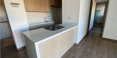 Apartamento para estrenar en la vía que comunica a Rionégro - Marinilla, cuenta con un área de 54 m, salón comedor, 3 alcobas con closet cada una, 2 baños, balcón, cocina integral con red de gas, parqueadero y cuarto útil

Urbanización con portería, parqueadero de visitantes, piscina climatizada, canchas, juegos infantiles, salón social,gimnasio.
