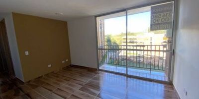 Apartamento de 55mts en arrendamiento, cuenta con 3 habitaciones, principal con Vestier y baño, auxiliares con closet, esta dotado de baño social, sala-comedor, cocina integral abierta, zona de ropas y parqueadero cubierto y cuarto util, cuenta además con una excelente ubicación con vista campestre y en un sector muy exclusivo de Rionegro Antioquia en la vía que conduce hacia marinilla municipio vecino