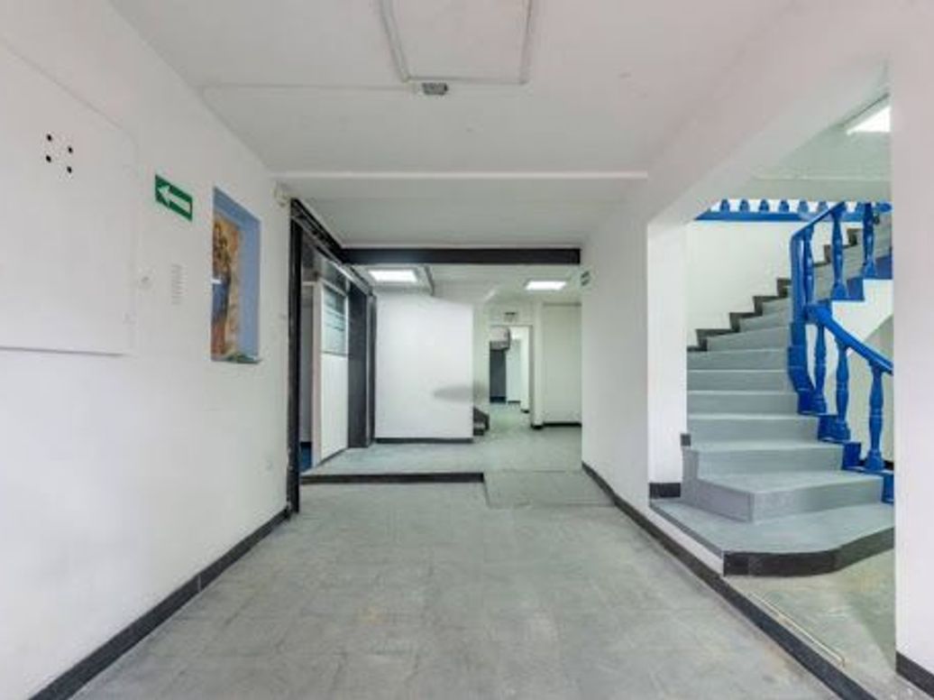 Casa de 8 alcobas en venta en Los Alcázares, Bogotá, 1120 m² · foto 4 de 10