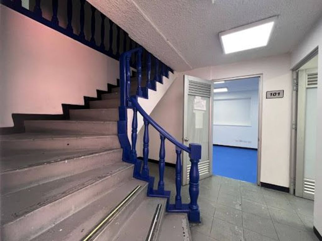 Casa de 8 alcobas en venta en Los Alcázares, Bogotá, 1120 m² · foto 3 de 10