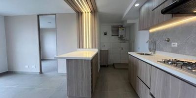 Apartamento con 2 alcobas familiares estudio o tercera habitacion, salón comedor, 2 baños completos cocina integral , zona de ropas, lleno de luz natural y rodeado de verde.. Unidad ubicada en la estratégica zona de El Porvenir Rionegro, lo que lo convierte en una excelente opción para aquellos que buscan un lugar tranquilo, campestre y con fácil acceso a servicios, transporte público y cicloruta. Cerca al Centro Comercial San Nicolás, hospitales, Mall Río del Este, patinódromo, supermercados y colegios, ideal para aquellos que buscan comodidad y accesibilidad. Unidad en proceso de terminación de obra.