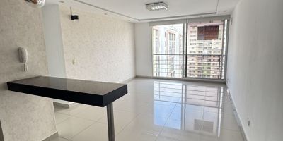 Arriendo de apartamento en Barranquilla, Atlántico, ubicado en el Conjunto Residencial Piamonte Caribe. Este inmueble de 63 m² dispone de 3 habitaciones, 2 baños y un parqueadero, ofreciendo confort y funcionalidad. Los residentes disfrutarán de vigilancia 24 horas y acceso a gimnasio. Con 5 años de antigüedad y situado en estrato 4, este apartamento para arriendo tiene un canon mensual de $1,650,000, más administración de aproximadamente $300,000. Si busca un apartamento en Barranquilla, le invitamos a obtener más detalles por WhatsApp, quiero que me contacten o ver teléfonos.