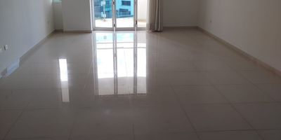 
•Cocina integral
•sala-comedor
•hall de televisión 
•3 habitaciones 
•3 baños
•área de ropas
•habitación de servicio
•Piscina
•Gimnasio 
•parqueadero cubierto
•salón social
•área de juegos
•Estudio para niños
