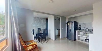 954FR2962

Acogedor apartamento de 40 m² ubicado en el conjunto Puerto Acordeón, barrio Ciudad del Puerto. Dispone de 2 habitaciones, 1 baño, y una agradable vista exterior. Se encuentra en el piso 1, con estrato 2 y antigüedad de 5 años, ideal para quienes buscan comodidad y fácil acceso. Cuenta con piso en cerámica, gas natural y garaje comunal. Perfecto para parejas o familias pequeñas que desean un espacio funcional, tranquilo y bien ubicado, cerca de transporte público y zonas comerciales.
