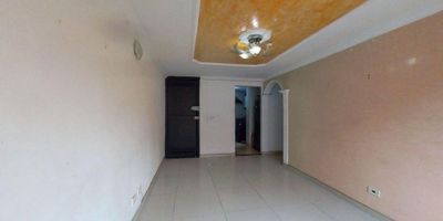 El lugar donde tus sueños encuentran espacio

Este apartamento te invita a comenzar una nueva etapa rodeado de armonía, comodidad y bienestar. Cada rincón refleja equilibrio entre elegancia y funcionalidad, pensado para que disfrutes momentos únicos junto a tu familia.

Su ubicación te conecta con todo lo que necesitas: educación, comercio y vías de fácil acceso, sin renunciar a la tranquilidad que solo un hogar bien ubicado puede ofrecer. Aquí, cada día puede ser una oportunidad para disfrutar de la vida en un entorno seguro y acogedor.

El inmueble se encuentra libre de gravamen y apto para financiación con cualquier entidad bancaria, facilitando el camino hacia ese sueño que hoy puede hacerse realidad.

Te invito a visitarlo y sentir por ti mismo la calidez y el encanto de este lugar donde todo comienza.

H1.
