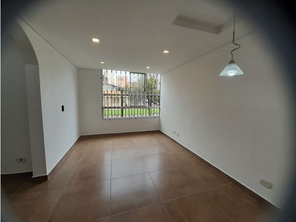 Apartamento en venta en Islandia, Bogotá · foto 3 de 14