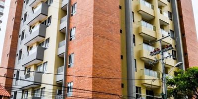 Apartaestudio amplio con excelentes acabados balcón ascensor, a unos pasos del los centros comerciales de Buenavista, Plaza del Parque, Pricemart, parques, droguerías.