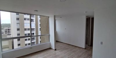 Apartamento en arriendo en Puerto Colombia, Atlántico. Este inmueble de 57 m² se ubica en el 8º piso del Conjunto Residencial Speranza, en el barrio Villa Campestre, estrato 3. Ofrece 2 habitaciones, 2 baños y cuenta con 1 parqueadero. Ideal para quienes buscan un hogar cómodo, su ubicación facilita el acceso a la Ciudad de Mallorquín y servicios. Canon de arriendo: $1.400.000. Para conocer más detalles o coordinar una visita, puede contactarnos vía WhatsApp o revisar los teléfonos disponibles.