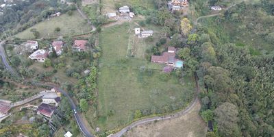 Más de 20.757 M2 de oportunidad para desarrolladores, inversionistas o soñadores que buscan construir su proyecto ideal. Este lote está ubicado en una zona de gran crecimiento en Sabaneta, rodeado de naturaleza, tranquilidad y a pocos minutos de todo. ✨ Características destacadas: ✔ Amplio terreno para construcción unifamiliar, multifamiliar o proyectos campestres ✔ Acceso vial en excelente estado ✔ Alta proyección de valorización ✔ Entorno natural, seguro y con excelente clima. AL