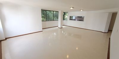 inmueble con amplios espacios e iluminación, alcoba principal con baño y closet, cuenta con bonita vista, unidad con amplias zonas comunes y fáciles vias de acceso.