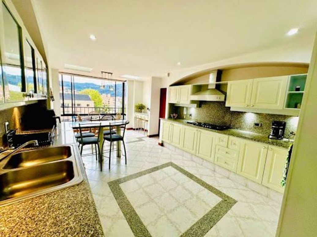 Apartamento de 6 alcobas en arriendo en San Patricio, Bogotá, 378 m² · foto 18 de 20