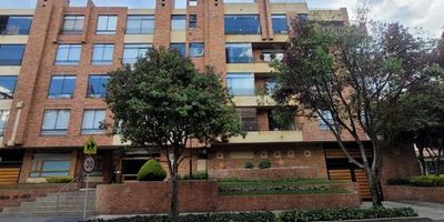 ARRIENDO PENTHOUSE DUPLEX AMOBLADO O SIN AMOBLAR,  SAN PATRICIO EN EXCLUSIVA ZONA DE SAN PATRICIO. EXCLUSIVO APARTAMENTO CLASICO EN EXCELENTE ESTADO CON AREA DE 400 M2 Y 120 M2 DE TERRAZAS Y BALCONES, CADA ESPACIO HA SIDO CUIDADOSAMENTE DISEÑADO PARA BRINDAR COMODIDAD Y SOFISTICACIÓN, BASTANTE ILUMINADO Y CONFORTABLE, CUENTA CON 6 HABITACIONES Y 5 BAÑOS, ZONA DE LAVANDERÍA, CBS, , ADEMÁS CUENTA CON 4 AMPLIOS PARQUEADEROS INDEPENDIENTES Y 1 DEPOSITO.