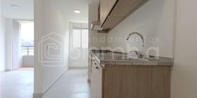 Te ofrecemos esta excelente oportunidad en uno de los sectores más campestre de Bello, Antioquia, con fácil acceso a rutas de transporte público, zonas comerciales, supermercados, colegios y vías principales de acceso al Parque de Bello, hospitales y parques.    

Apartamento con área de 57m² en unidad cerrada completa, con vigilancia y portería 24 horas y parqueaderos Comunales.

Cuenta con 3 habitaciones, 3 clóset, sala comedor y 2 baños cabinados, uno en la habitación principal y otro para las habitaciones secundarias. Cocina integral, red de gas y zona de ropas. Balcón con vista al norte de la ciudad, unidad con excelente iluminación. Pisos en cerámica. PISO 26. NO TIENE PARQUEADERO

¡Conoce los requisitos para arrendar un inmueble con nosotros!

**NOTA ACLARATORIA: Puede haber diferencias en las áreas suministradas en esta publicación, al momento de la negociación se deben verificar por escrituras públicas debidamente registradas* 
