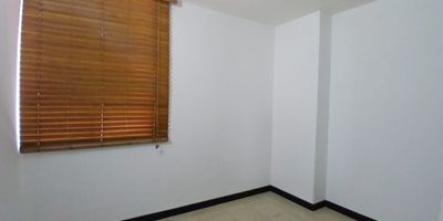 Apartamento ubicado en sector estratégico de belén, cuenta con amplios espacios y gran iluminación