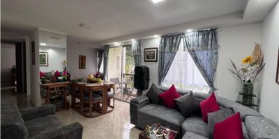 ? Apartamento en venta en Jamundí – Moderno, funcional y con excelente ubicación

Descubre este hermoso apartamento de 56 m², ubicado en Jamundí, Valle del Cauca, una zona tranquila, segura y en constante desarrollo. Es la opción ideal para parejas jóvenes, pequeñas familias o quienes buscan un hogar moderno con todas las comodidades.

✨ Características del apartamento:


 Área total: 56 m²
 2 cómodas alcobas con clósets empotrados
 2 baños completos, uno en la habitación principal
 Cocina tipo americano con barra y amplios espacios de almacenamiento
 Zona de estudio o biblioteca, perfecta para trabajo en casa
 Balcón con vista panorámica
 Acabados de calidad: pisos en cerámica y mármol, gas domiciliario


? Conjunto residencial cerrado con acceso pavimentado y excelentes zonas comunes:


 Ascensor
 Piscina y zonas deportivas
 Cancha de fútbol
 Parqueadero para visitantes
 Portería y vigilancia 24/7


? Ubicación privilegiada:
Cerca de centros comerciales, colegios, universidades, parques y zonas verdes. Fácil acceso al transporte público y a vías principales, lo que garantiza una excelente conectividad con el resto de la ciudad.

? Una gran oportunidad para invertir o vivir cómodamente en uno de los sectores con mayor proyección del sur del Valle del Cauca.

? Contáctanos y agenda tu visita. ¡Tu nuevo hogar te está esperando!

 
