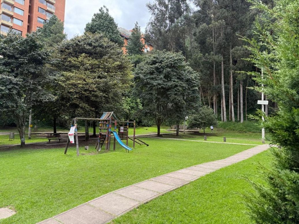 Apartamento de 3 alcobas en venta en Centro Norte Usaquen, Bogotá, 228 m² · foto 14 de 14