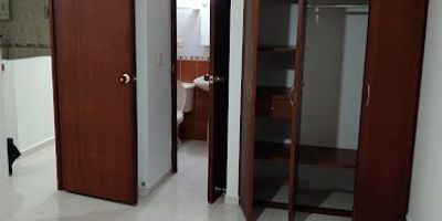 Espectacular apartamento para venta en pinares, con 72 mts2, 3 habitaciones con closets, 3 baños completos, sala, comedor, cocina, para mayor información comunícate con nosotros... Castellón Inmobiliaria.