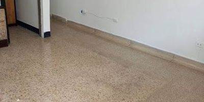 BEMSA PROPIEDAD RAIZ arrienda apartamento en robledo bello horizonte con  3 habitaciones ,sala ,cocina con gabinetes , 2 de las 3 habitaciones tienen closet ,zona de labores y un patio inmenso , en via principal con rutas de buses , cerca a isimo .proximo ara ,farmacia y restaurantes para mas inf llamar 3127614303