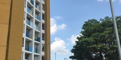 se vende expectacular apartamento rodeado de naturaleza y zonas verdes, con excelentes vias de acceso, cerca de hospitales, centro comercial. iglesias, supermercados y aeropuerto, con parqueadero cubierto y excelentes acabados, esta ubicado en una de las mejores zonas de la ciudad, en conjunto cerrado el cual cuenta con zonas verdes, piscina, zonas humedas, canchas multiples y vigilacia las 24 horas del dia.