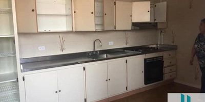 Apartamento en Arriendo Los Colores Medellin
En Edificio, 3er piso. Con un área de 144 m²  bien distribuidos. Cuenta con sala y comedor, balcón, amplia cocina integral, 3 alcobas cada una con closet, alcoba de servicio con su closet y su baño, 2 baños cabinados, red de gas, calentador, zona de ropa espaciosa, piso en cerámica, parqueadero privado. Cerca a colegios, supermercados, centros comerciales y con excelentes rutas de acceso a través del transporte público incluido el integrado del Metro